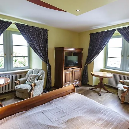 Guest house Schloss Neuburg Obrigheim (Neckar-Odenwald-Kreis)