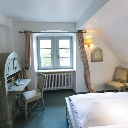 Guest house Schloss Neuburg *